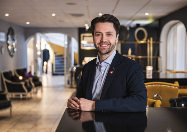 Lenke til artikkel om Staten må kreve inn mindre i skatter og avgifter