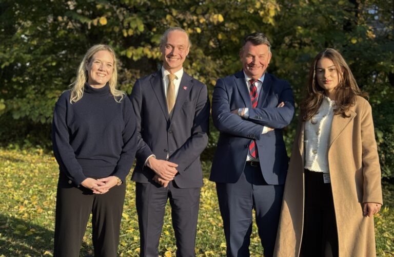 Lenke til artikkelen om: Wara og Velle på topp