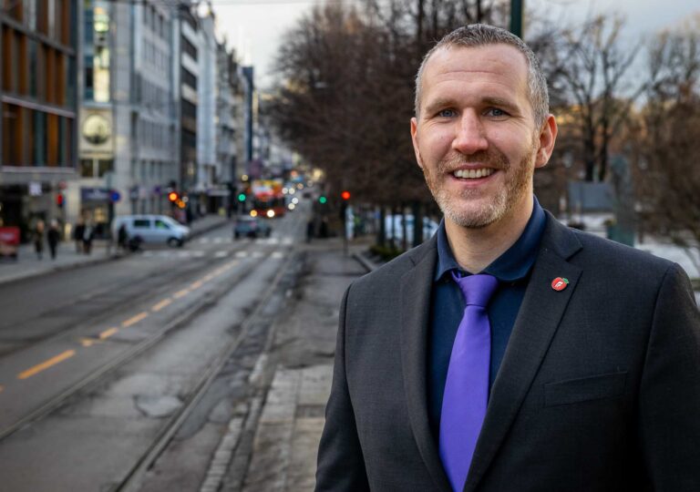 Lenke til artikkel om – Symbolpolitikkens tid er forbi