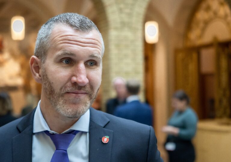 Lenke til artikkel om FrP vil vurdere kjernekraft i Norge