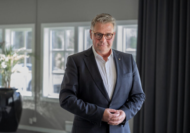 Lenke til artikkel om Stortinget oppretter kontrollsak om Telenors virksomhet i Myanmar