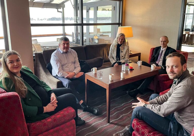 Lenke til artikkel om - Tilliten til regjeringen er tynnslitt hos næringslivet Lenke til artikkel om - Tilliten til regjeringen er tynnslitt hos næringslivet