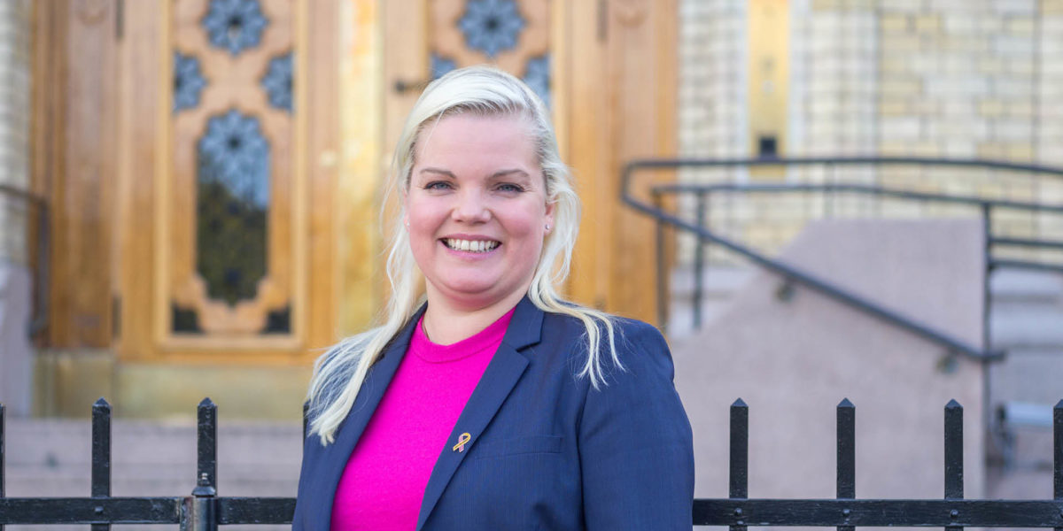 Silje Hjemdal foran stortinget. Foto Silje Hjemdal foran stortinget. Foto