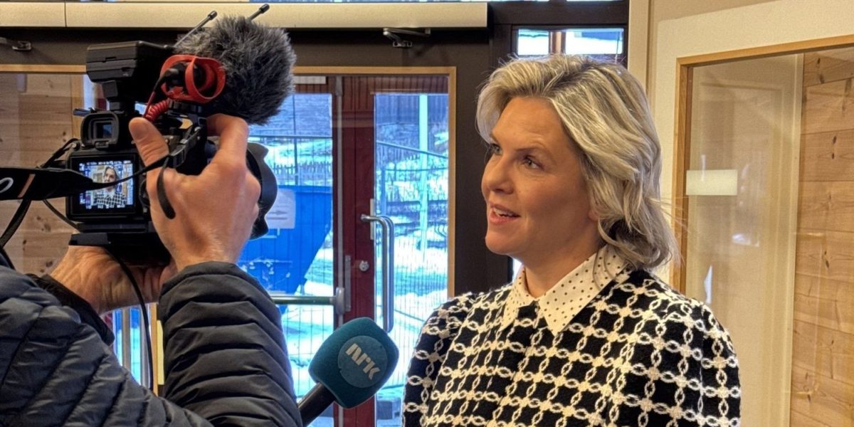 Partileder Sylvi Listhaug besøkte i høst Lom, som står i fare for å miste den videregående skolen. Partileder Sylvi Listhaug besøkte i høst Lom, som står i fare for å miste den videregående skolen.