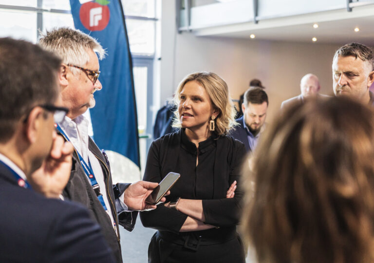 Lenke til artikkel om 20 år senere står valgfriheten på spill