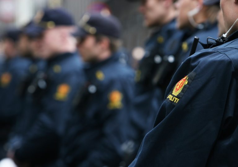 Lenke til artikkel om Foreslår strengere straff for vold mot politiet