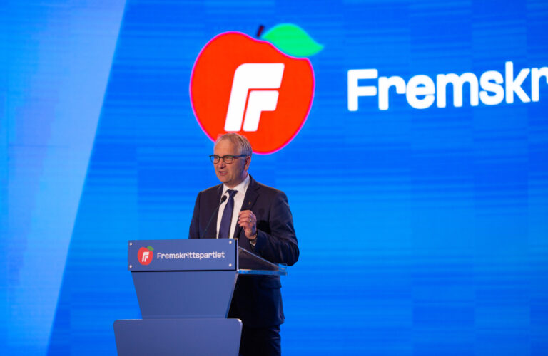 Lenke til artikkelen om: E39 skal bygges raskere og bli billigere