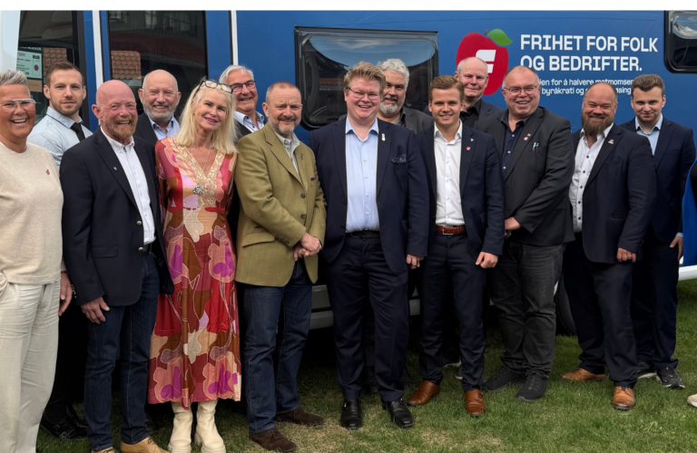 Lenke til artikkelen om: Innlandet FrP på landsmøtet 2025