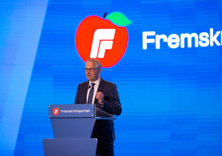 Lenke til artikkel om E39 skal bygges raskere og bli billigere