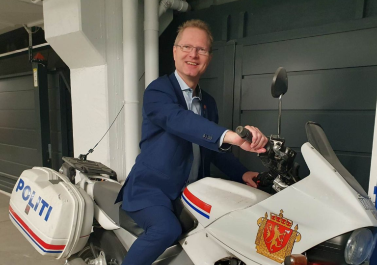 Lenke til artikkel om Historisk FrP-gjennomslag: Fast bevæpning av politiet