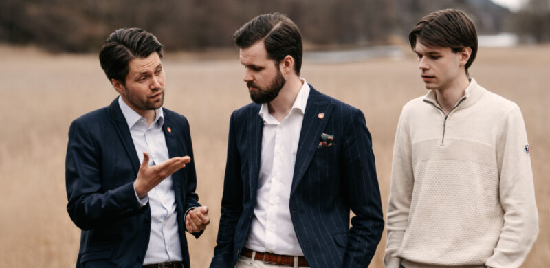 Vestfold FrPs Bjørn-Kristian Svendsrud, Ola Buvik Skedsmo og Sebastian Saltrø Ytrevik vil ha trafikksikre skoleveier i Vestfold etter valget.